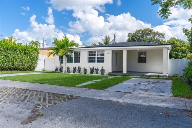 Building Photo - 3335 NW 19th St