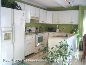 Building Photo - 2 br, 1 bath Apartment - 567 Hope St