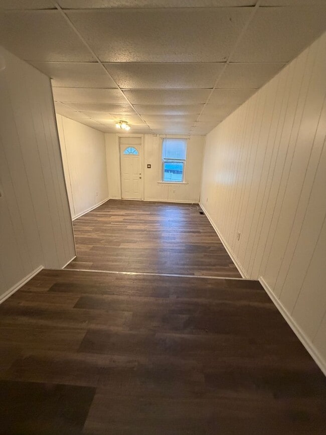 Foto del edificio - AVAILABLE FOR SHOWING 3!!! BR/1 BA.