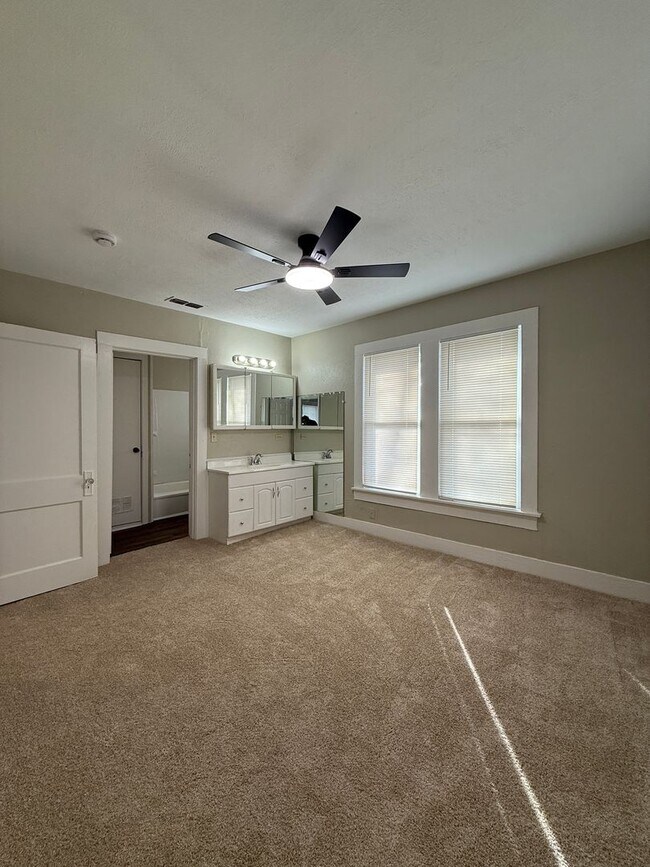 Foto del edificio - 1 Bedroom 1 Bath - Fenced Yard