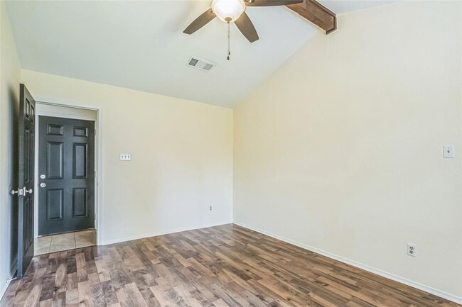 Building Photo - 616 Russet Valley Dr