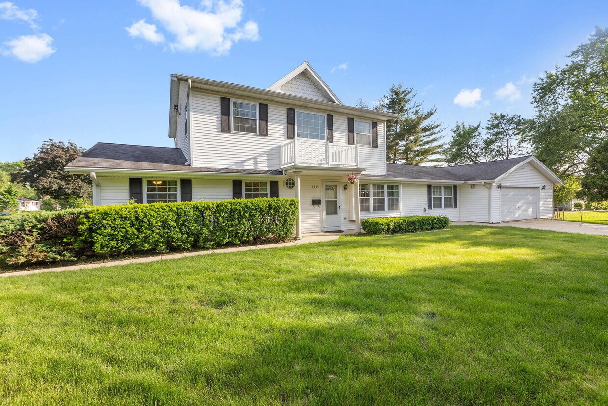 Foto principal - 1235 W Schaumburg Rd