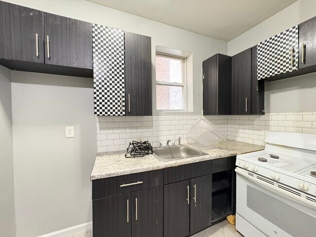 526-528 Central Ave 201 - 522 Central Ave