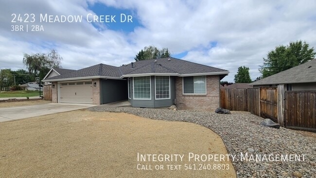 Building Photo - 2423 Meadow Creek Dr