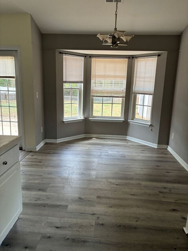 Foto del edificio - Southgate 3BR, 2BA home fully fenced