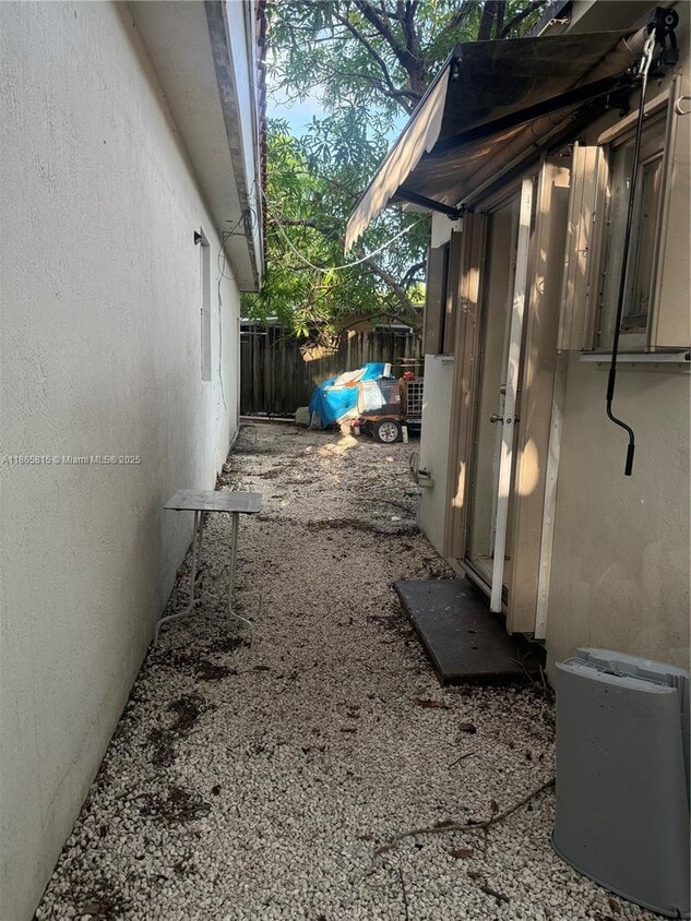 Foto principal - 6761 SW 2nd St