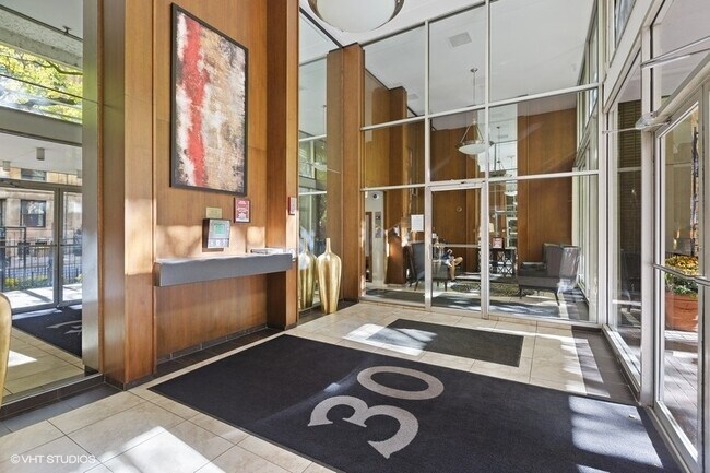 Foto del edificio - 30 E Division St
