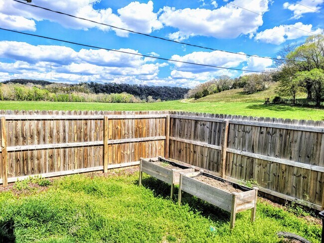 Building Photo - Fenced home near FLW!