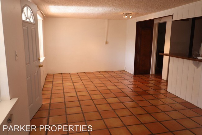 Building Photo - 8507-8509 Golden Ridge Rd