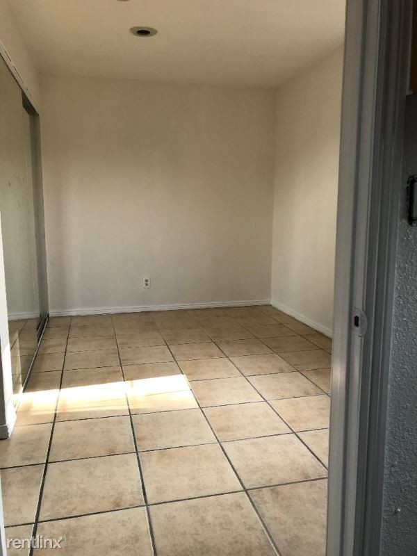 Building Photo - 1 br, 1 bath Apartment - 9906 Lull St