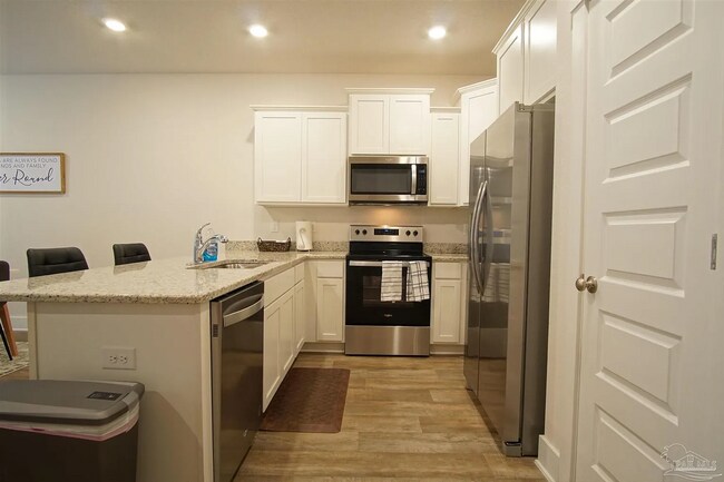 Building Photo - Easy access to Navy Federal complex, shopping & interstate.