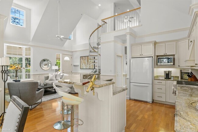 Building Photo - 3 br, 2.5 bath House - 1441 South Whitehal...