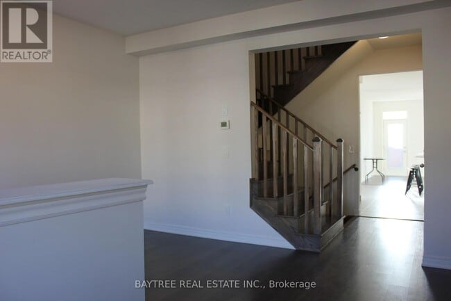 Photo du bâtiment - 1526 Carr Landing