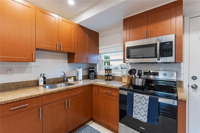 Building Photo - 2102 SW 31st Ave
