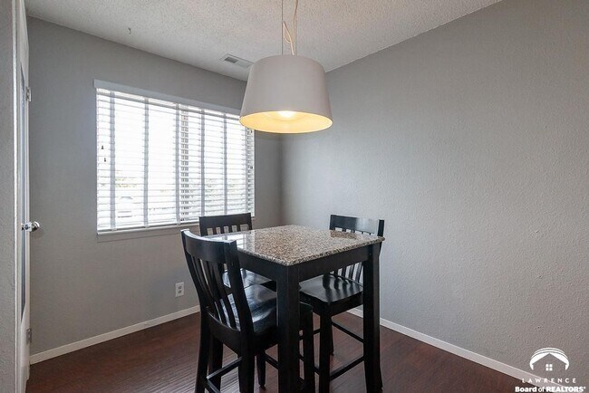 Building Photo - 505 Colorado St