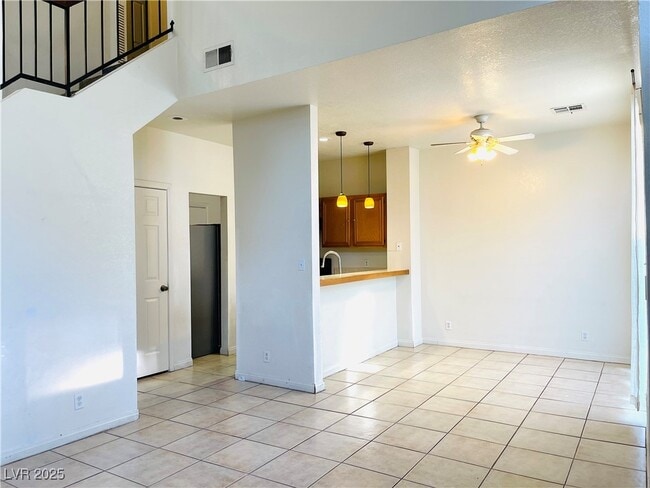 Building Photo - 3217 Opera Dr