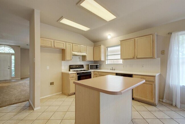 Building Photo - 14833 Montoro Dr