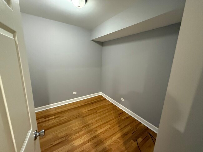 Foto del edificio - 6954 N Greenview Ave