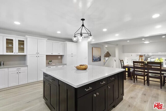 Building Photo - 4738 La Villa Marina