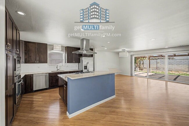 Building Photo - 8632 E Vista Dr