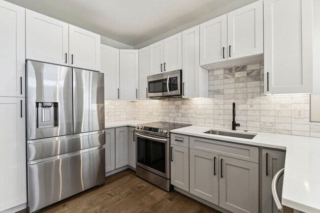 Foto del edificio - Like New Townhome Available Now-Denver