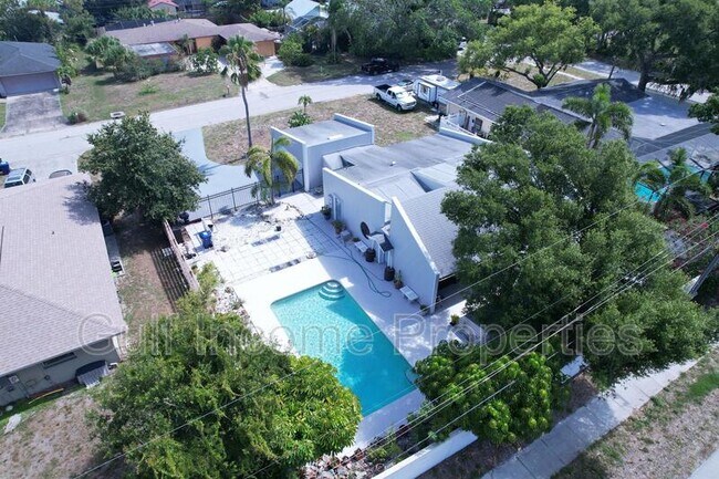 Building Photo - 2360 Riverwood Pines Dr