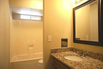 Building Photo - 2618 Tinechester Dr