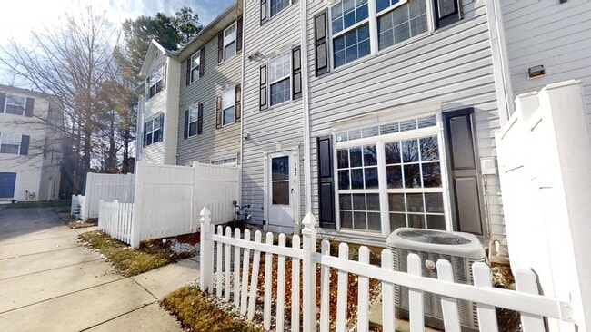 Building Photo - Townhome | Hard Surface Floors Through-Out...