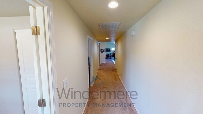 Foto del edificio - 1262 SW Carver St. *Fenced Backyard, Firep...