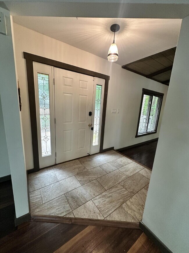 Foto del edificio - 3421 The Trail Rd