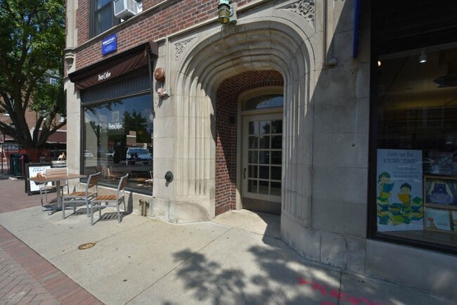 Building Photo - 811 Elm St