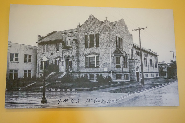 Building Photo - Landmark Apartments