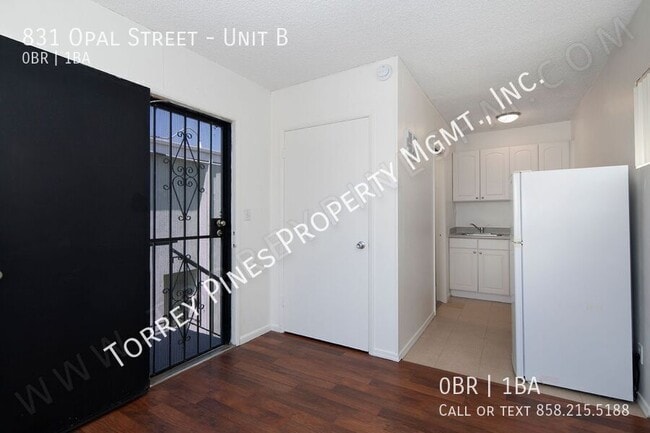 Building Photo - 831 Opal St