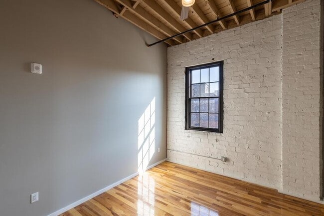 Building Photo - 116 N 4th St