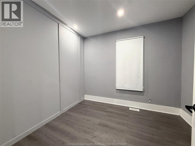 Photo du bâtiment - 958 Lillian Ave