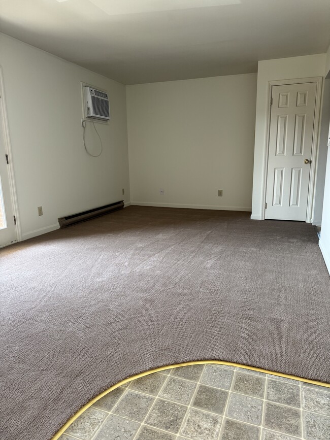 Building Photo - 14765 Sherwood Dr