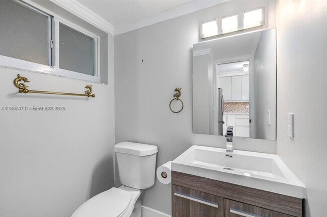 Building Photo - 1345 Lincoln Rd