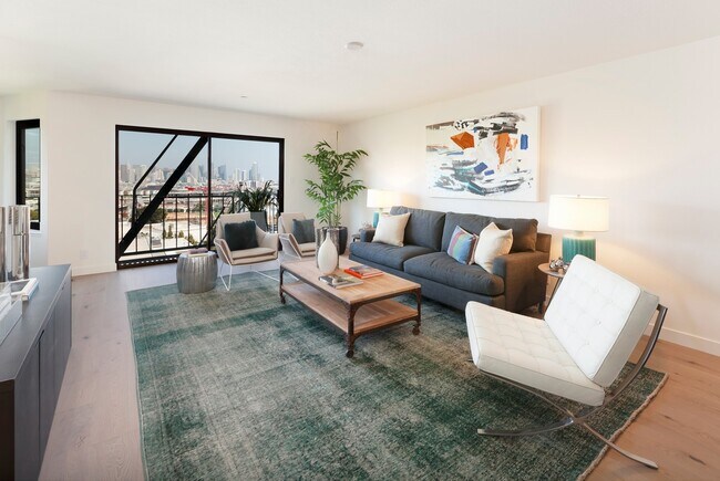 Foto del edificio - Modern 3BR/2BA plus ENORMOUS Media room in...