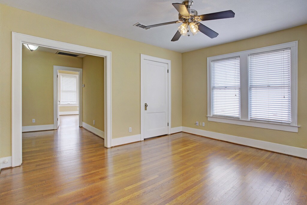 Primary Photo - 1220 Waugh Dr