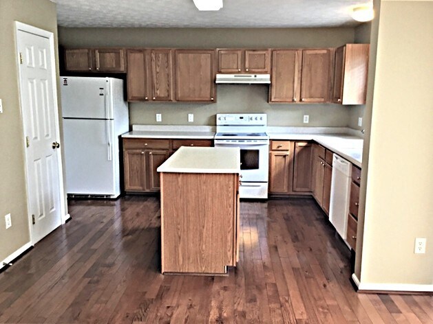 Building Photo - 135 Easton Manor Dr