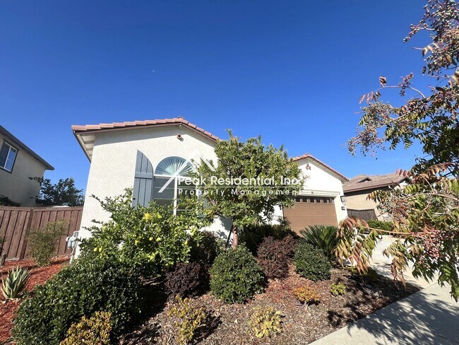 Building Photo - Updated Natomas 3bd/2.5ba Home with Spacio...