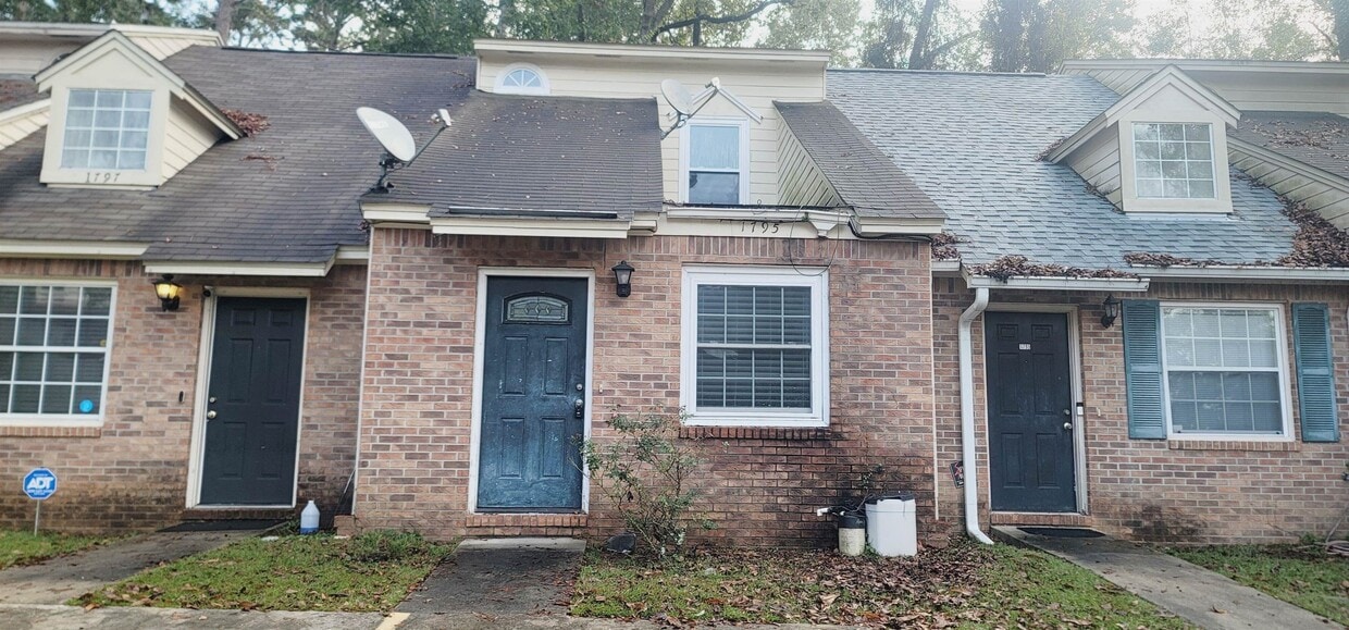 Primary Photo - 1795 Falconcrest St