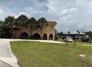 Building Photo - 5101 Manor Ct