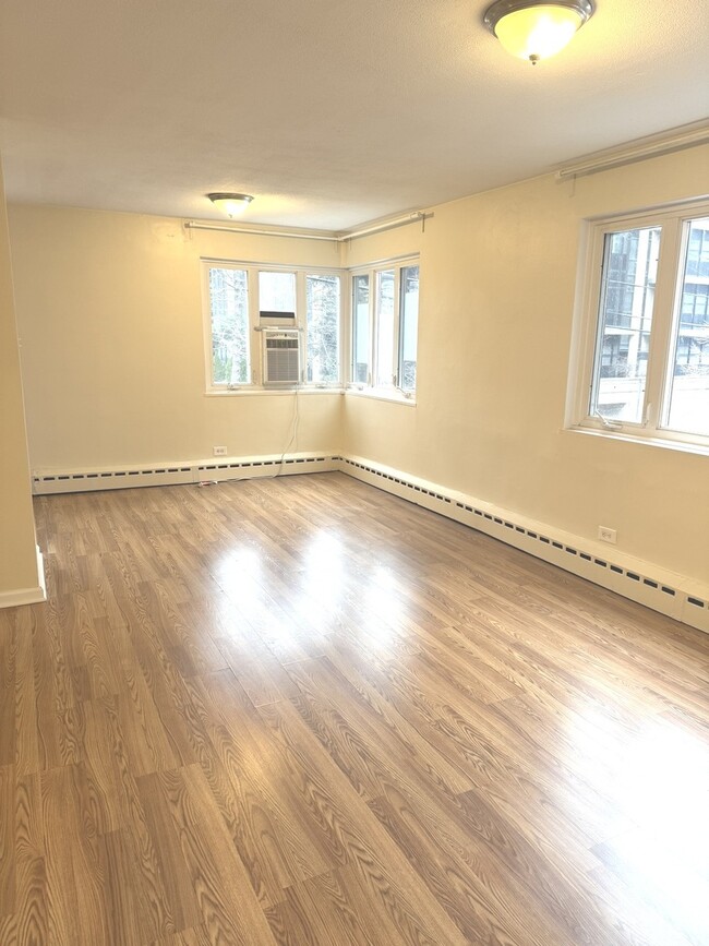 Foto del edificio - 708 W Bittersweet Pl