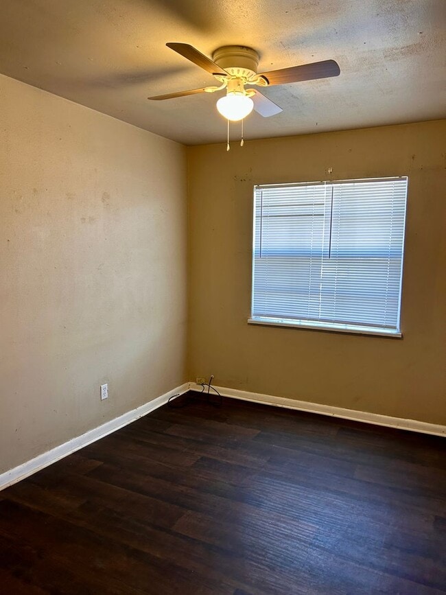 Building Photo - Sunset Acres Beauty