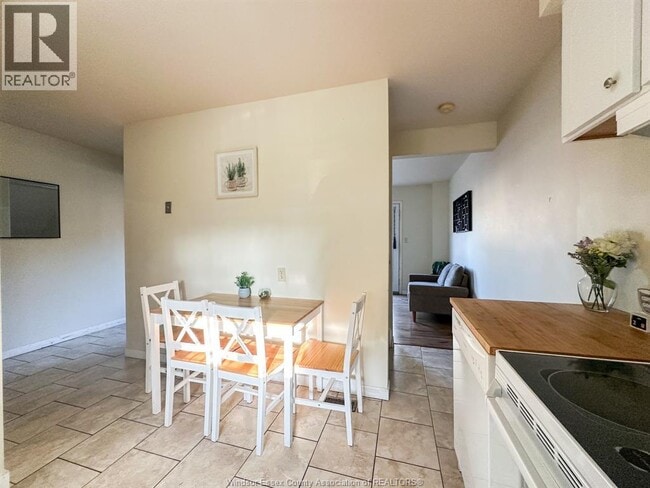 Building Photo - 7875 Hawthorne Dr