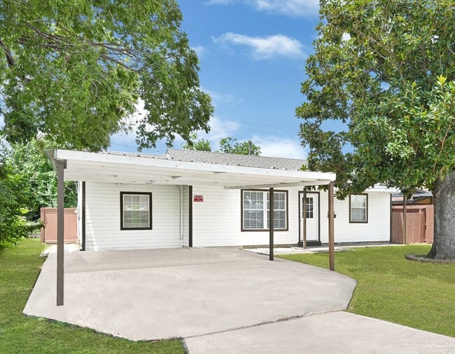 Building Photo - 3302 Stallings Dr