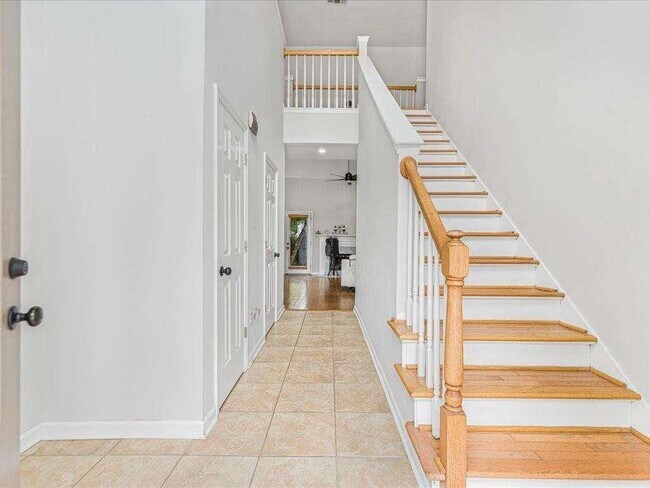 Building Photo - 3042 Oak Vista Way SW