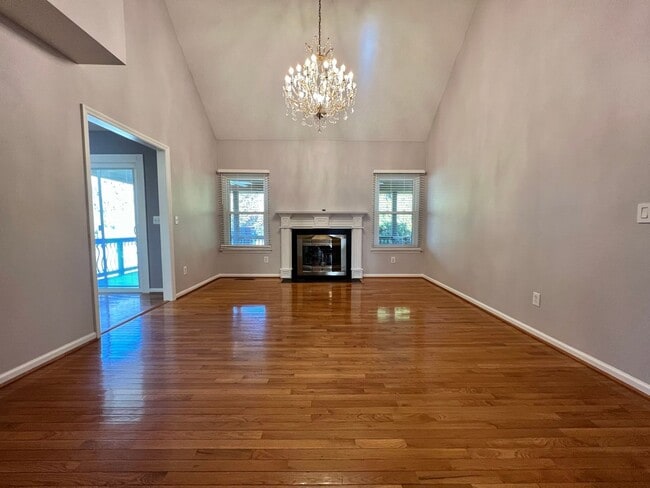 Building Photo - 3 Bed, 2.5 Bath Home w/ 2 Car Garage and Bonus Room