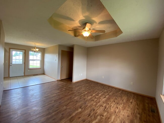 Building Photo - 3 bedroom 2 bath home in Clever, MO!